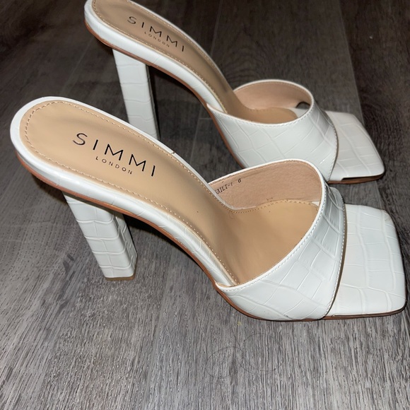 Brand new never worn heels - Picture 4 of 5